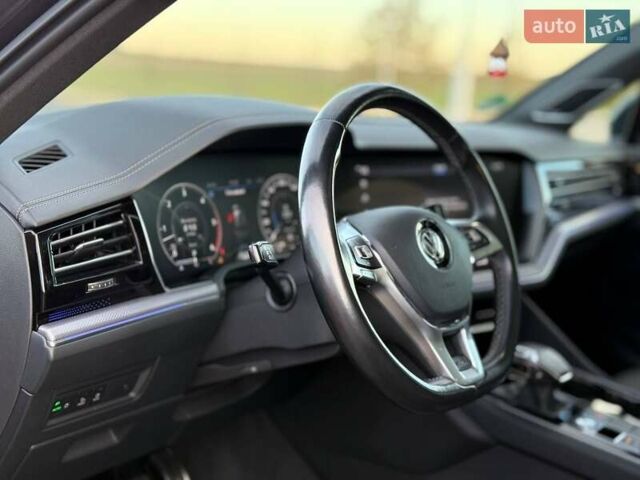 Сірий Фольксваген Туарег, об'ємом двигуна 2.97 л та пробігом 199 тис. км за 59999 $, фото 21 на Automoto.ua