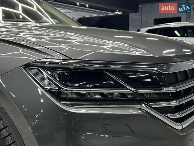 Фольксваген Туарег 2020 у Чернівцях на Automoto.ua Сірий Фольксваген Туарег, об'ємом двигуна 3 л та пробігом 90 тис. км за 50500 $, фото 6 на Automoto.ua
