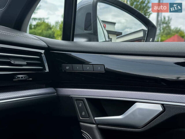 Серый Фольксваген Туарег, объемом двигателя 3 л и пробегом 160 тыс. км за 51500 $, фото 39 на Automoto.ua