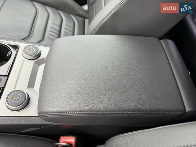 Сірий Фольксваген Туарег, об'ємом двигуна 2.97 л та пробігом 62 тис. км за 59000 $, фото 24 на Automoto.ua