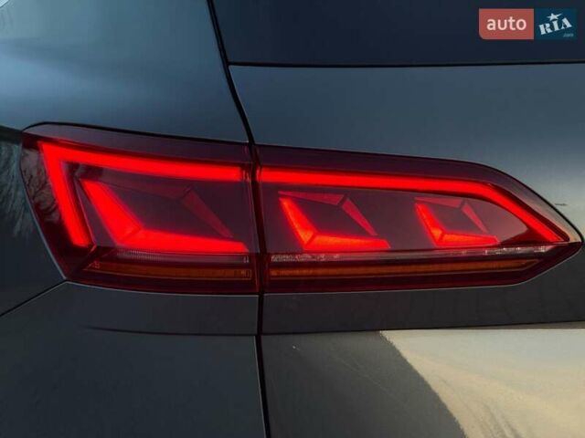 Серый Фольксваген Туарег, объемом двигателя 3 л и пробегом 135 тыс. км за 52999 $, фото 21 на Automoto.ua