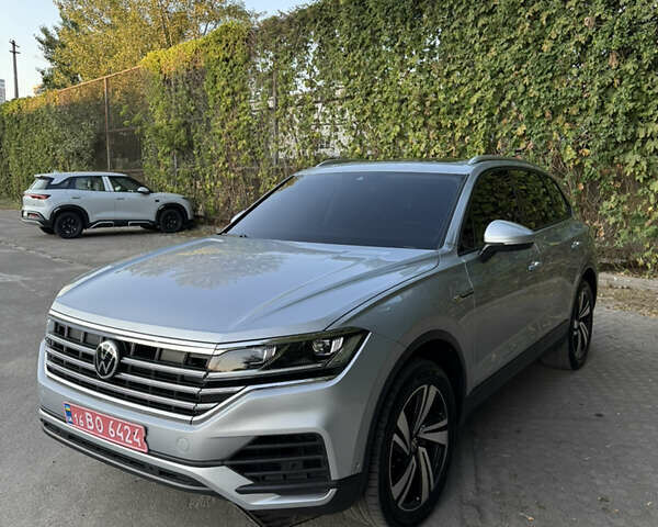 Серый Фольксваген Туарег, объемом двигателя 3 л и пробегом 56 тыс. км за 49000 $, фото 7 на Automoto.ua