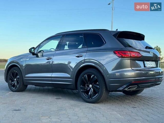 Сірий Фольксваген Туарег, об'ємом двигуна 2.97 л та пробігом 199 тис. км за 59999 $, фото 4 на Automoto.ua