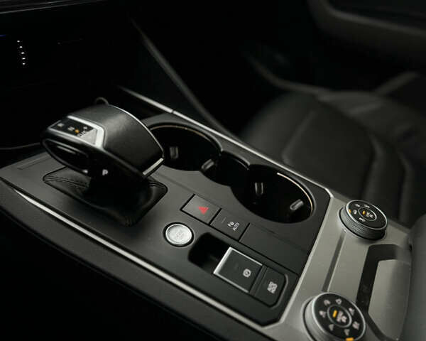 Серый Фольксваген Туарег, объемом двигателя 2.97 л и пробегом 147 тыс. км за 42999 $, фото 16 на Automoto.ua