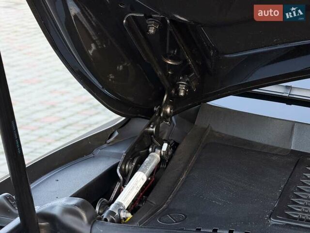 Серый Фольксваген Туарег, объемом двигателя 3 л и пробегом 135 тыс. км за 52999 $, фото 102 на Automoto.ua