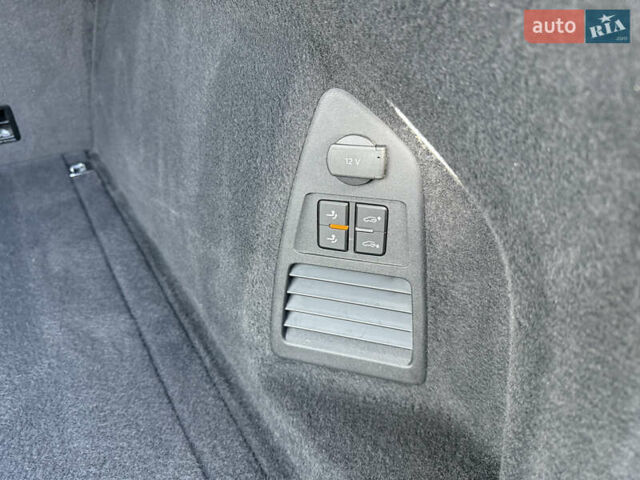 Серый Фольксваген Туарег, объемом двигателя 3 л и пробегом 175 тыс. км за 53999 $, фото 59 на Automoto.ua