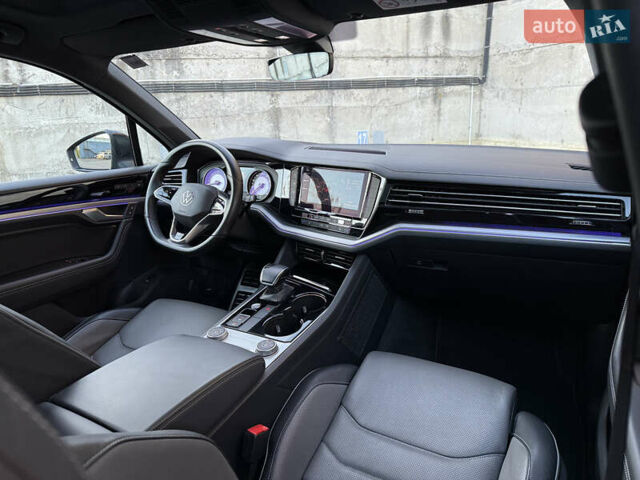 Сірий Фольксваген Туарег, об'ємом двигуна 3 л та пробігом 175 тис. км за 53999 $, фото 57 на Automoto.ua