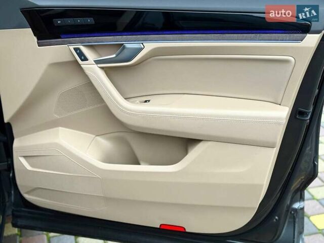 Серый Фольксваген Туарег, объемом двигателя 2.97 л и пробегом 97 тыс. км за 58700 $, фото 26 на Automoto.ua