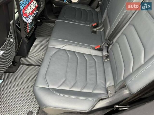 Серый Фольксваген Туарег, объемом двигателя 2.97 л и пробегом 86 тыс. км за 58000 $, фото 12 на Automoto.ua