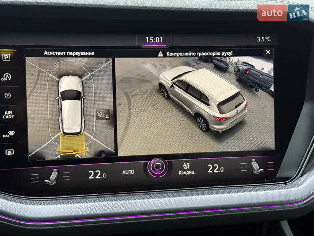 Серый Фольксваген Туарег, объемом двигателя 2.97 л и пробегом 160 тыс. км за 53700 $, фото 48 на Automoto.ua