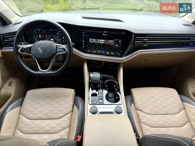 Серый Фольксваген Туарег, объемом двигателя 2.97 л и пробегом 79 тыс. км за 57900 $, фото 34 на Automoto.ua