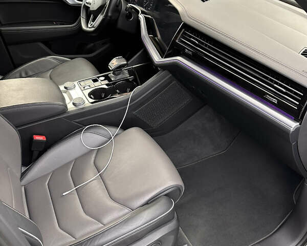 Сірий Фольксваген Туарег, об'ємом двигуна 2.97 л та пробігом 135 тис. км за 55000 $, фото 6 на Automoto.ua