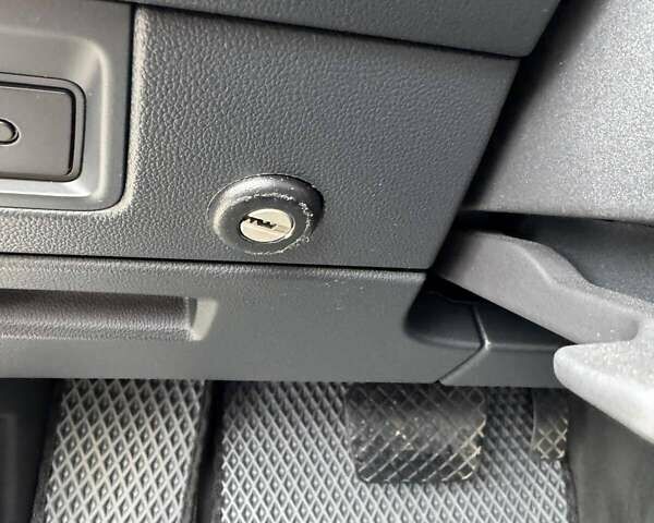 Серый Фольксваген Туарег, объемом двигателя 2.97 л и пробегом 86 тыс. км за 58000 $, фото 20 на Automoto.ua