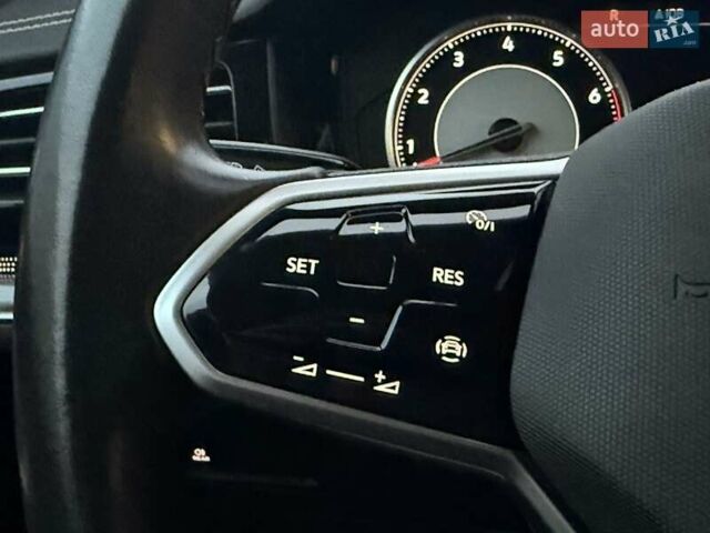 Серый Фольксваген Туарег, объемом двигателя 3 л и пробегом 41 тыс. км за 46900 $, фото 13 на Automoto.ua