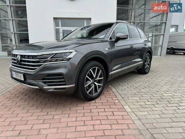 Серый Фольксваген Туарег, объемом двигателя 2.97 л и пробегом 86 тыс. км за 58000 $, фото 3 на Automoto.ua