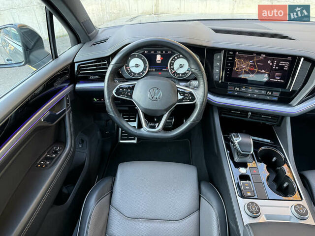 Сірий Фольксваген Туарег, об'ємом двигуна 3 л та пробігом 175 тис. км за 53999 $, фото 63 на Automoto.ua