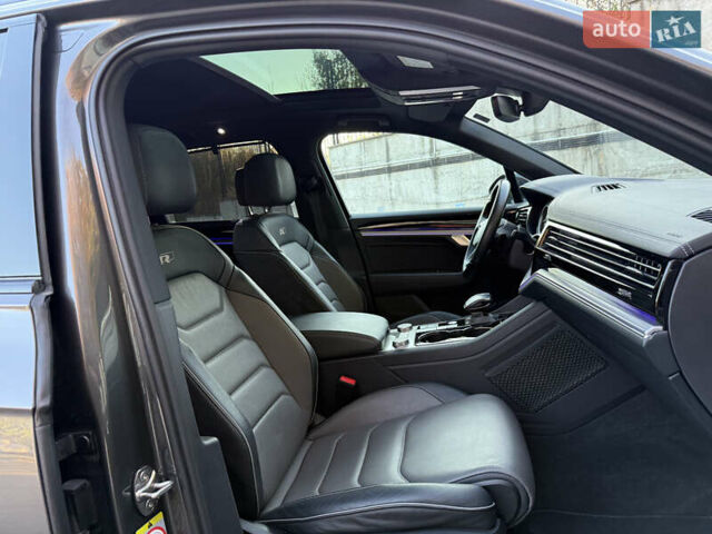 Сірий Фольксваген Туарег, об'ємом двигуна 3 л та пробігом 175 тис. км за 53999 $, фото 47 на Automoto.ua