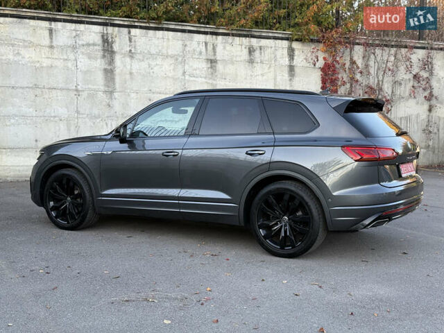Серый Фольксваген Туарег, объемом двигателя 3 л и пробегом 175 тыс. км за 53999 $, фото 9 на Automoto.ua