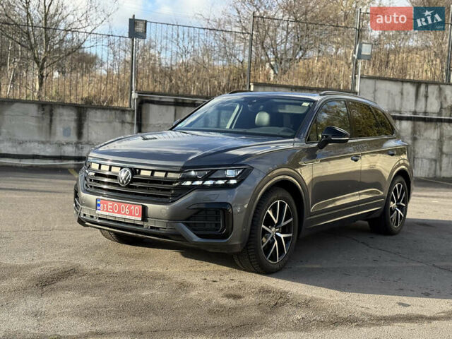 Сірий Фольксваген Туарег, об'ємом двигуна 3 л та пробігом 175 тис. км за 53999 $, фото 22 на Automoto.ua