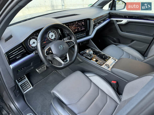 Сірий Фольксваген Туарег, об'ємом двигуна 3 л та пробігом 175 тис. км за 53999 $, фото 82 на Automoto.ua