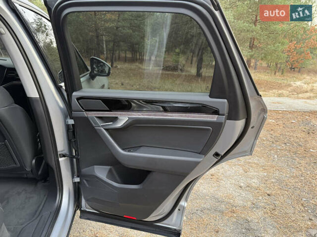 Серый Фольксваген Туарег, объемом двигателя 3 л и пробегом 56 тыс. км за 46900 $, фото 8 на Automoto.ua