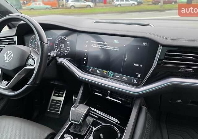 Серый Фольксваген Туарег, объемом двигателя 2.99 л и пробегом 90 тыс. км за 54500 $, фото 61 на Automoto.ua