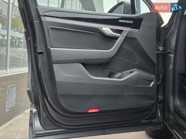 Серый Фольксваген Туарег, объемом двигателя 3 л и пробегом 120 тыс. км за 50300 $, фото 15 на Automoto.ua