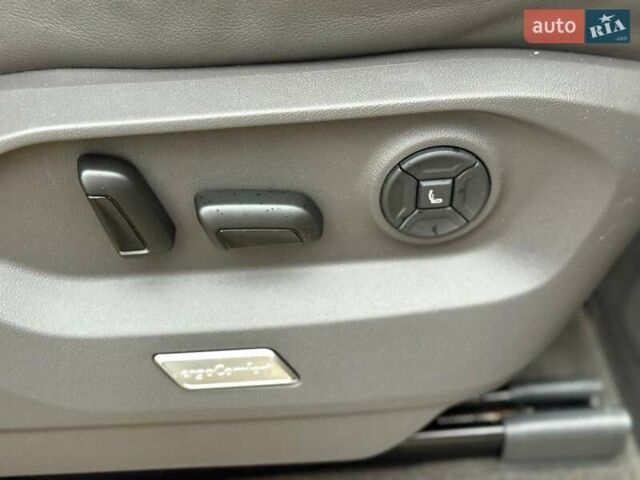 Серый Фольксваген Туарег, объемом двигателя 2.97 л и пробегом 97 тыс. км за 58700 $, фото 33 на Automoto.ua