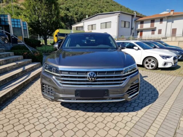 Серый Фольксваген Туарег, объемом двигателя 3 л и пробегом 19 тыс. км за 31000 $, фото 1 на Automoto.ua