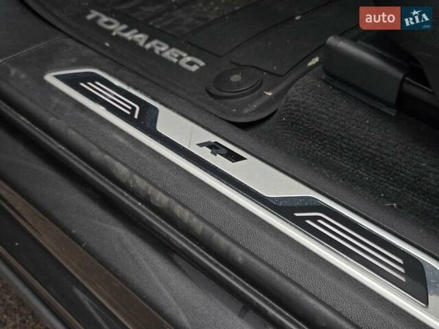 Серый Фольксваген Туарег, объемом двигателя 4 л и пробегом 196 тыс. км за 75900 $, фото 25 на Automoto.ua