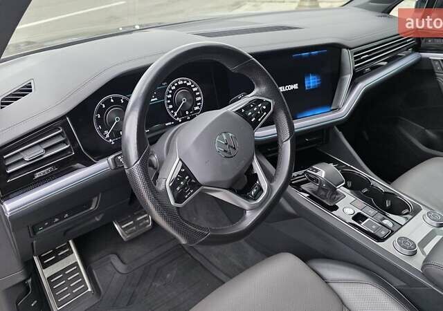 Серый Фольксваген Туарег, объемом двигателя 2.99 л и пробегом 90 тыс. км за 54500 $, фото 59 на Automoto.ua