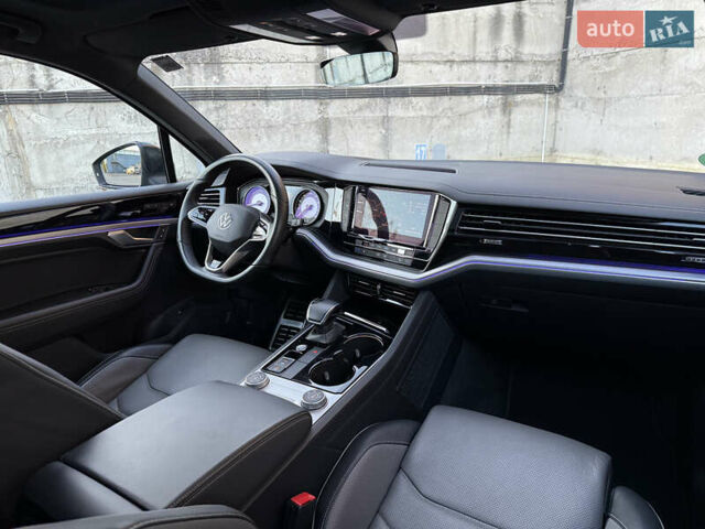 Сірий Фольксваген Туарег, об'ємом двигуна 3 л та пробігом 175 тис. км за 53999 $, фото 55 на Automoto.ua