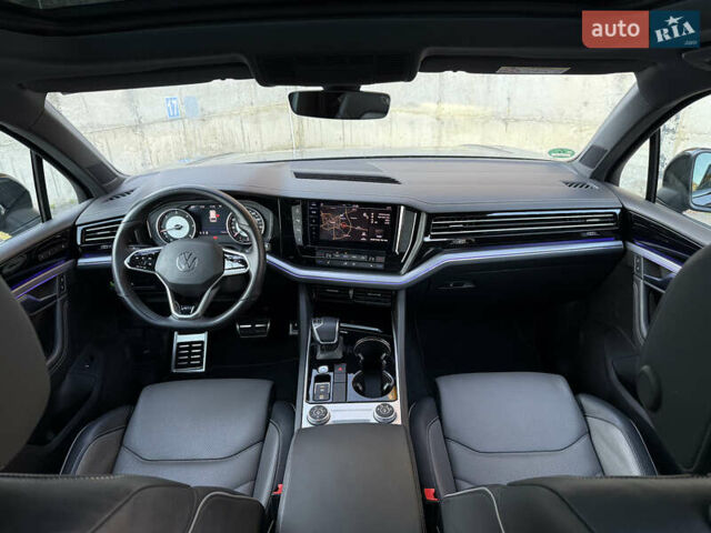 Сірий Фольксваген Туарег, об'ємом двигуна 3 л та пробігом 175 тис. км за 53999 $, фото 61 на Automoto.ua