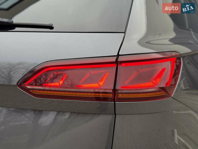 Серый Фольксваген Туарег, объемом двигателя 2.97 л и пробегом 160 тыс. км за 53700 $, фото 6 на Automoto.ua