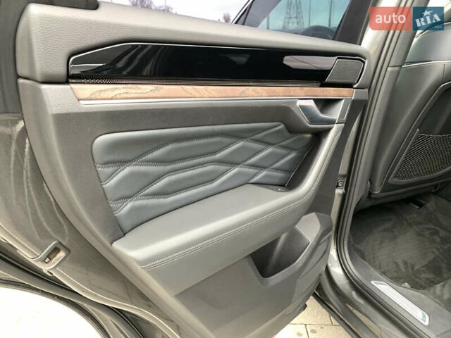 Сірий Фольксваген Туарег, об'ємом двигуна 2.97 л та пробігом 110 тис. км за 56000 $, фото 9 на Automoto.ua