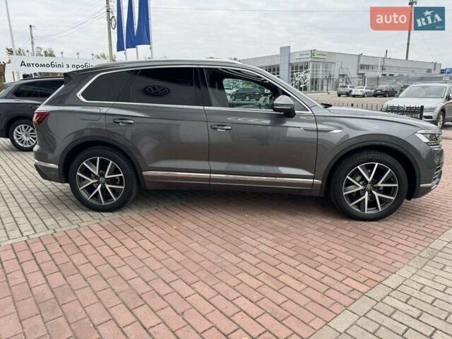 Серый Фольксваген Туарег, объемом двигателя 2.97 л и пробегом 86 тыс. км за 58000 $, фото 2 на Automoto.ua