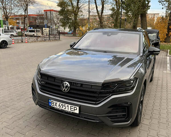 Сірий Фольксваген Туарег, об'ємом двигуна 2.97 л та пробігом 135 тис. км за 55000 $, фото 1 на Automoto.ua