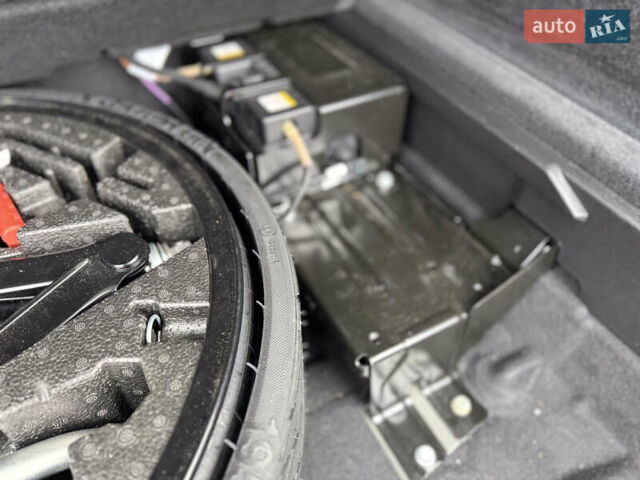 Серый Фольксваген Туарег, объемом двигателя 2.97 л и пробегом 160 тыс. км за 53700 $, фото 58 на Automoto.ua