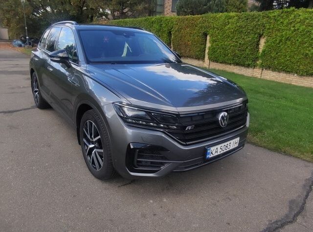 Сірий Фольксваген Туарег, об'ємом двигуна 4 л та пробігом 178 тис. км за 55000 $, фото 1 на Automoto.ua