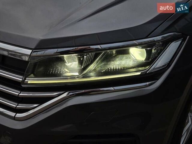 Серый Фольксваген Туарег, объемом двигателя 3 л и пробегом 120 тыс. км за 50300 $, фото 29 на Automoto.ua