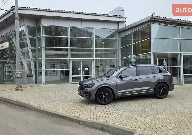 Серый Фольксваген Туарег, объемом двигателя 2.99 л и пробегом 90 тыс. км за 54500 $, фото 48 на Automoto.ua