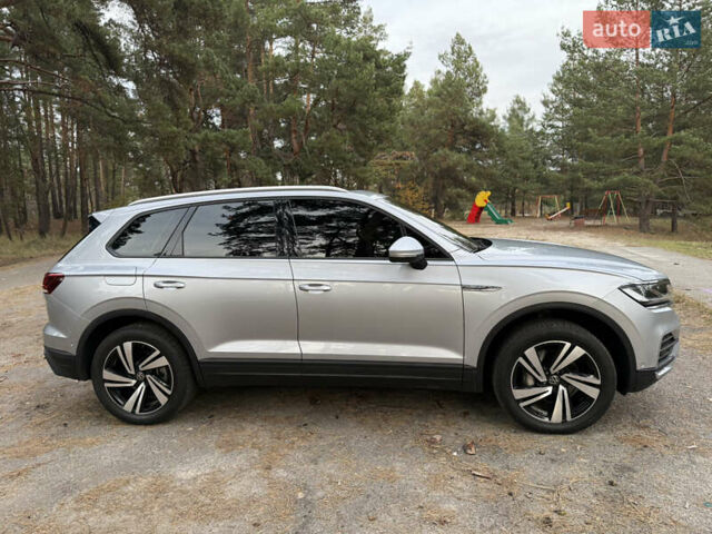 Серый Фольксваген Туарег, объемом двигателя 3 л и пробегом 56 тыс. км за 46900 $, фото 5 на Automoto.ua