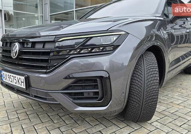 Серый Фольксваген Туарег, объемом двигателя 2.99 л и пробегом 90 тыс. км за 54500 $, фото 40 на Automoto.ua