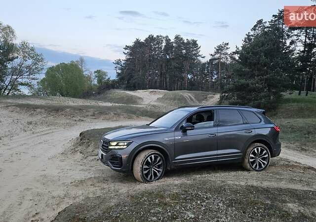 Серый Фольксваген Туарег, объемом двигателя 2.99 л и пробегом 90 тыс. км за 54500 $, фото 2 на Automoto.ua