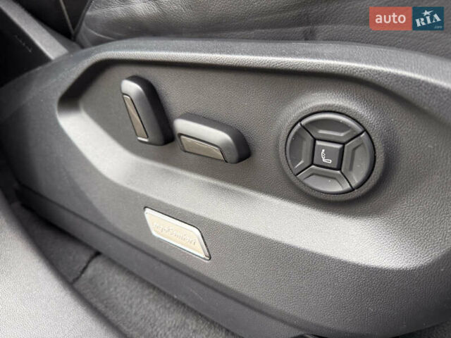 Серый Фольксваген Туарег, объемом двигателя 2.97 л и пробегом 160 тыс. км за 53700 $, фото 36 на Automoto.ua