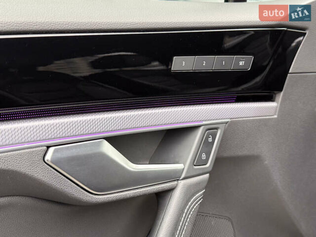 Серый Фольксваген Туарег, объемом двигателя 2.97 л и пробегом 160 тыс. км за 53700 $, фото 21 на Automoto.ua