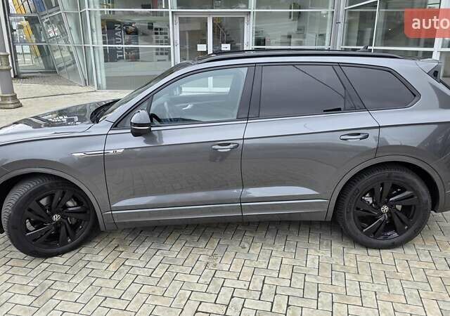 Серый Фольксваген Туарег, объемом двигателя 2.99 л и пробегом 90 тыс. км за 54500 $, фото 23 на Automoto.ua