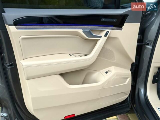 Серый Фольксваген Туарег, объемом двигателя 2.97 л и пробегом 79 тыс. км за 57900 $, фото 15 на Automoto.ua