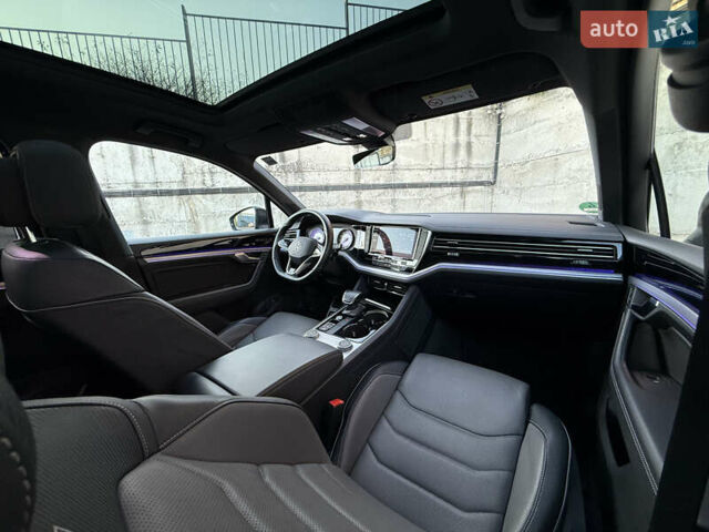 Сірий Фольксваген Туарег, об'ємом двигуна 3 л та пробігом 175 тис. км за 53999 $, фото 56 на Automoto.ua