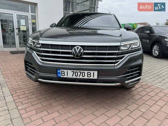 Серый Фольксваген Туарег, объемом двигателя 2.97 л и пробегом 86 тыс. км за 58000 $, фото 1 на Automoto.ua